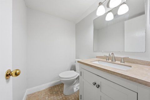 Condo in Tamarac, Florida, 2 bedrooms № 2186606 - photo 10