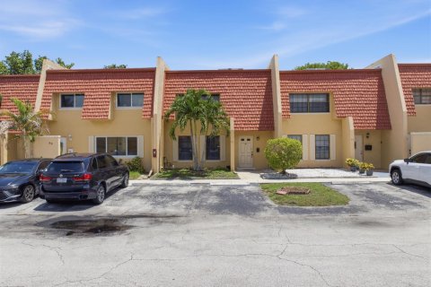 Condo in Tamarac, Florida, 2 bedrooms № 2186606 - photo 22