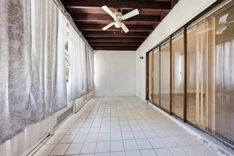 Condo in Tamarac, Florida, 2 bedrooms № 2186606 - photo 11