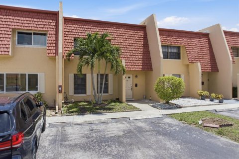 Condo in Tamarac, Florida, 2 bedrooms № 2186606 - photo 20