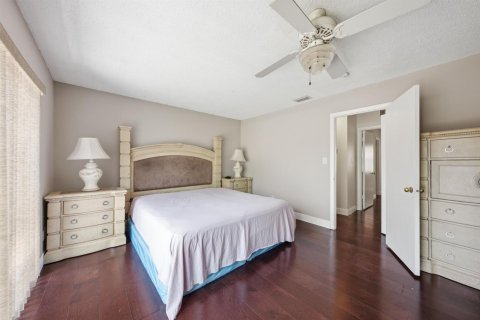 Condo in Tamarac, Florida, 2 bedrooms № 2186606 - photo 13