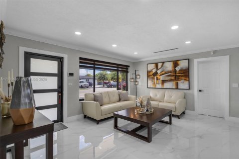Villa ou maison à vendre à Hialeah, Floride: 3 chambres, 188.87 m2 № 2065004 - photo 12