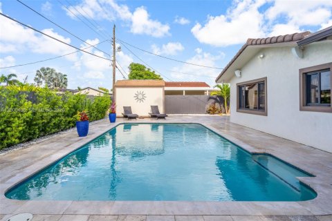 Villa ou maison à vendre à Hialeah, Floride: 3 chambres, 188.87 m2 № 2065004 - photo 8