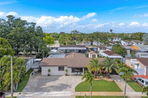 Villa ou maison à vendre à Hialeah, Floride: 3 chambres, 188.87 m2 № 2065004 - photo 2
