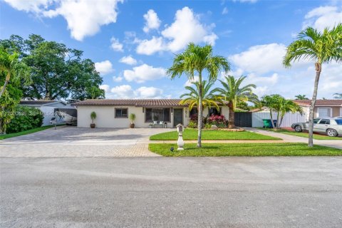 Villa ou maison à Hialeah, Floride 3 chambres, 188.87 m2 № 2065004