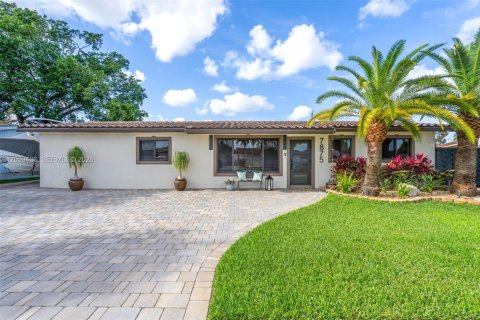 Villa ou maison à vendre à Hialeah, Floride: 3 chambres, 188.87 m2 № 2065004 - photo 3