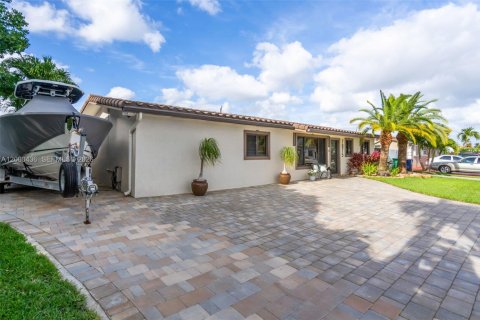 Villa ou maison à vendre à Hialeah, Floride: 3 chambres, 188.87 m2 № 2065004 - photo 4
