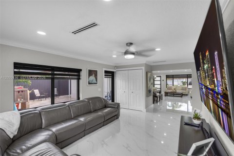 Villa ou maison à vendre à Hialeah, Floride: 3 chambres, 188.87 m2 № 2065004 - photo 14