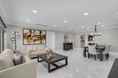 Villa ou maison à vendre à Hialeah, Floride: 3 chambres, 188.87 m2 № 2065004 - photo 10