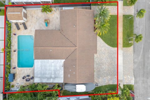 Villa ou maison à vendre à Hialeah, Floride: 3 chambres, 188.87 m2 № 2065004 - photo 6