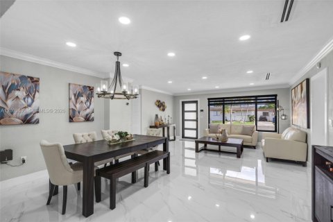 Villa ou maison à vendre à Hialeah, Floride: 3 chambres, 188.87 m2 № 2065004 - photo 16