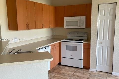 Condo in North Lauderdale, Florida, 3 bedrooms  № 2003392 - photo 9