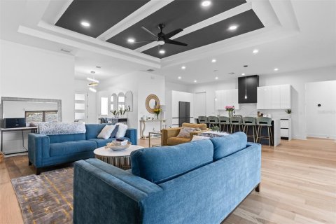 Villa ou maison à vendre à Tampa, Floride: 4 chambres, 239.32 m2 № 2354465 - photo 13