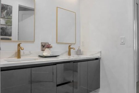 Villa ou maison à vendre à Tampa, Floride: 4 chambres, 239.32 m2 № 2354465 - photo 25