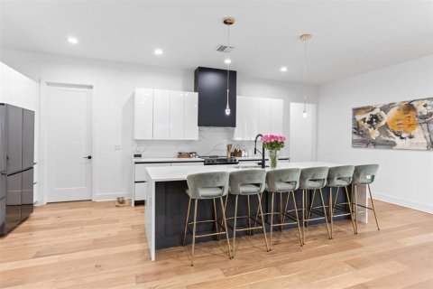 Villa ou maison à vendre à Tampa, Floride: 4 chambres, 239.32 m2 № 2354465 - photo 7