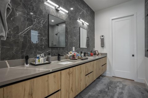 Villa ou maison à vendre à Tampa, Floride: 4 chambres, 239.32 m2 № 2354465 - photo 18