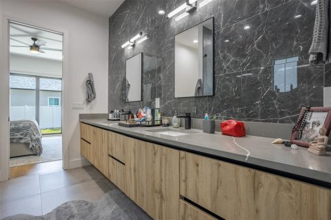 Villa ou maison à vendre à Tampa, Floride: 4 chambres, 239.32 m2 № 2354465 - photo 19