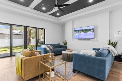 Villa ou maison à vendre à Tampa, Floride: 4 chambres, 239.32 m2 № 2354465 - photo 10