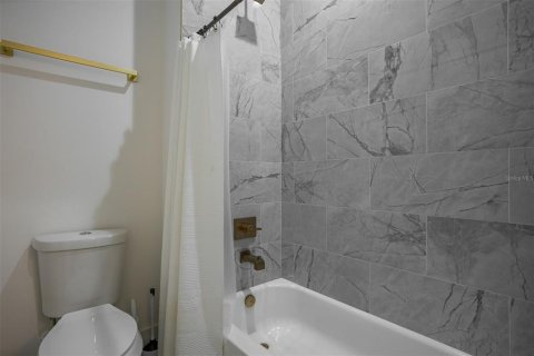 Villa ou maison à vendre à Tampa, Floride: 4 chambres, 239.32 m2 № 2354465 - photo 26