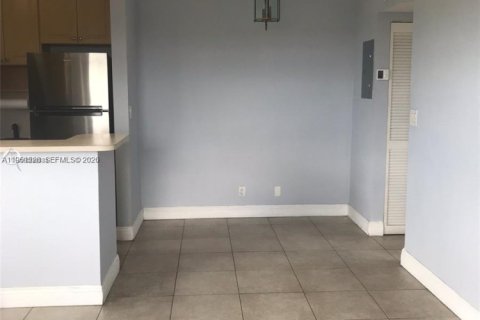 Copropriété à vendre à Hallandale Beach, Floride: 1 chambre, 53.7 m2 № 2023351 - photo 4