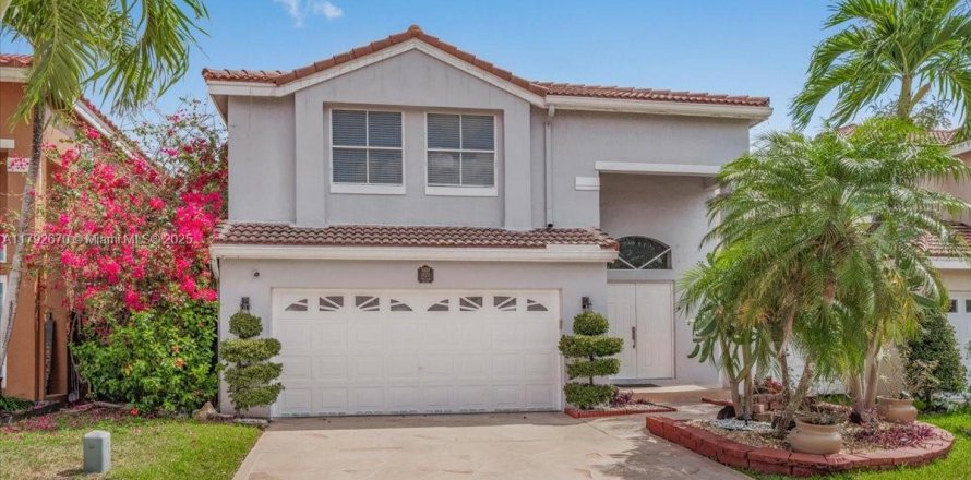 Дом в Маргит, Флорида 3 спальни, 175.21м2 № 1987920