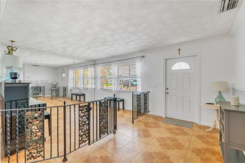Купить виллу или дом в Пемброк-Пайнс, Флорида 4 спальни, 228.54м2, № 2082992 - фото 16