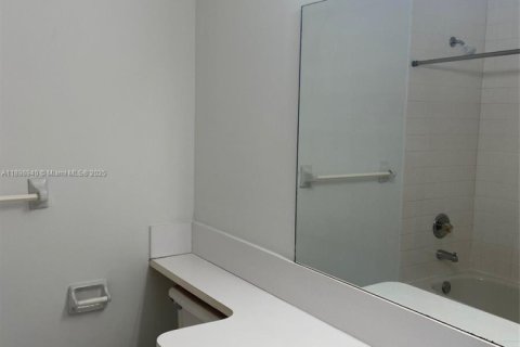 Copropriété à vendre à Miami, Floride: 2 chambres, 125.42 m2 № 1951006 - photo 12