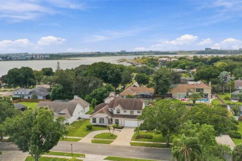 House in Orlando, Florida 6 bedrooms, 451.23 sq.m. № 2396326 - photo 4