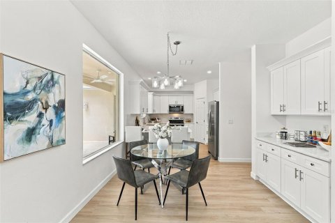 House in Orlando, Florida 6 bedrooms, 451.23 sq.m. № 2396326 - photo 19