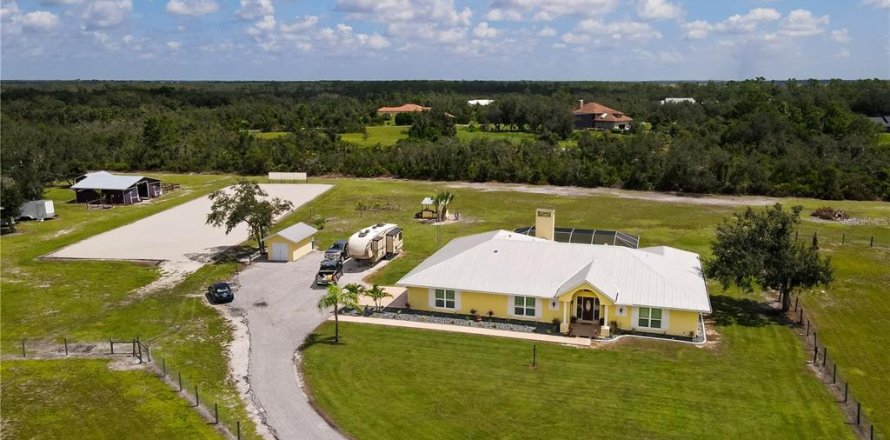 Casa en Punta Gorda, Florida 4 dormitorios, 302.77 m2 № 1876088