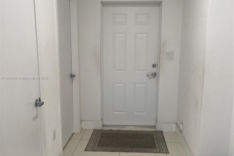 Casa en alquiler en Florida City, Florida, 5 dormitorios, 176.7 m2 № 1921047 - foto 3