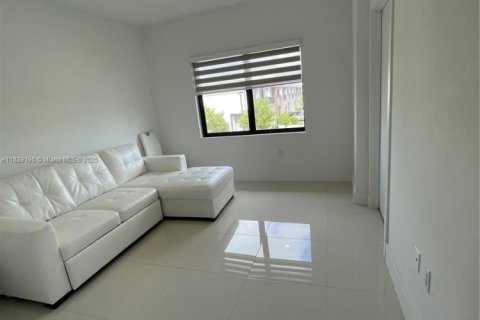 Casa en alquiler en Florida City, Florida, 5 dormitorios, 176.7 m2 № 1921047 - foto 20