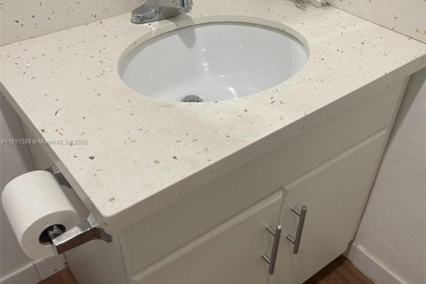 Copropriété à louer à Sunrise, Floride: 2 chambres, 78.97 m2 № 1943760 - photo 11