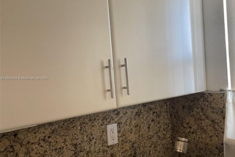 Copropriété à louer à Sunrise, Floride: 2 chambres, 78.97 m2 № 1943760 - photo 9