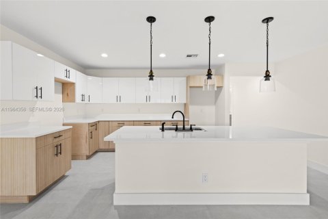 Купить виллу или дом в Порт-Сент-Луси, Флорида 4 спальни, 199.46м2, № 2027462 - фото 11