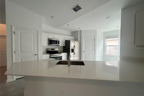 Villa ou maison à louer à Haines City, Floride: 4 chambres, 193.24 m2 № 2352327 - photo 4