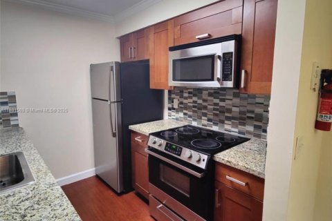 Снять в аренду кондоминиум в Пемброк-Пайнс, Флорида 2 спальни, 86.58м2, № 1948487 - фото 6