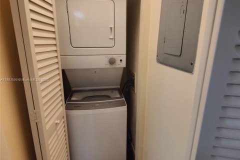 Снять в аренду кондоминиум в Пемброк-Пайнс, Флорида 2 спальни, 86.58м2, № 1948487 - фото 10