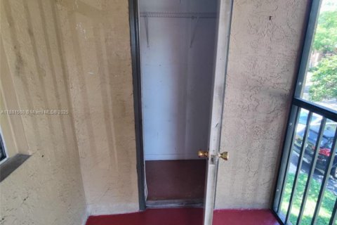 Снять в аренду кондоминиум в Пемброк-Пайнс, Флорида 2 спальни, 86.58м2, № 1948487 - фото 8