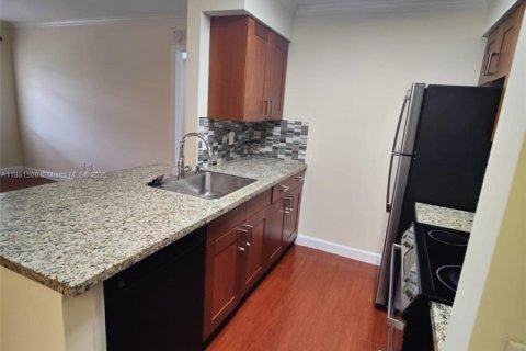 Снять в аренду кондоминиум в Пемброк-Пайнс, Флорида 2 спальни, 86.58м2, № 1948487 - фото 9