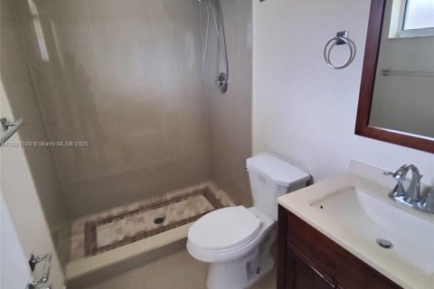 Снять в аренду кондоминиум в Пемброк-Пайнс, Флорида 2 спальни, 86.58м2, № 1948487 - фото 3