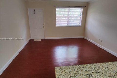 Снять в аренду кондоминиум в Пемброк-Пайнс, Флорида 2 спальни, 86.58м2, № 1948487 - фото 5