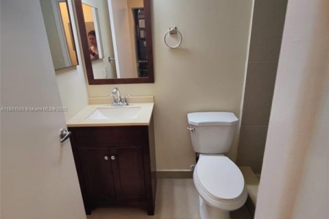 Снять в аренду кондоминиум в Пемброк-Пайнс, Флорида 2 спальни, 86.58м2, № 1948487 - фото 7