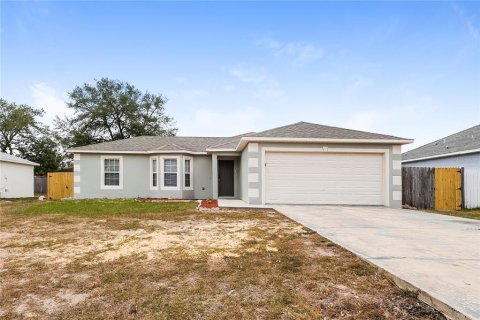 House in Poinciana, Florida 3 bedrooms, 129.78 sq.m. № 2259335