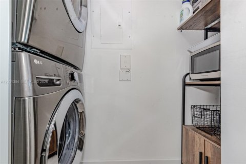 Condo in Miami Beach, Florida, 1 bedroom № 2086354 - photo 14