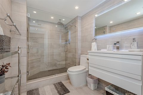 Condo in Miami Beach, Florida, 1 bedroom № 2086354 - photo 19