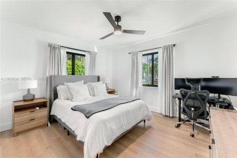 House in El Portal, Florida 2 bedrooms, 119.66 sq.m. № 2006835 - photo 7