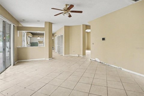 House in Apopka, Florida 5 bedrooms, 360.09 sq.m. № 2259137 - photo 4