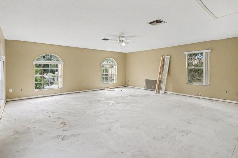 House in Apopka, Florida 5 bedrooms, 360.09 sq.m. № 2259137 - photo 12