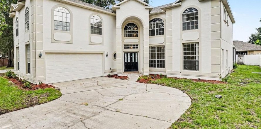 House in Apopka, Florida 5 bedrooms, 360.09 sq.m. № 2259137
